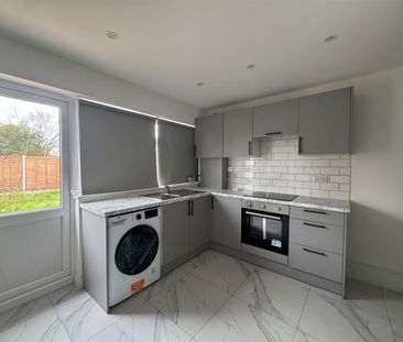 Chaplin Road, Dagenham RM9, London - Photo 2