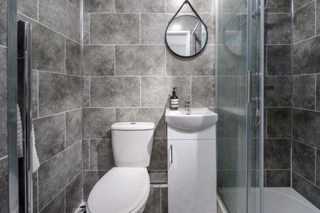 1 bedroom in a house share to rent - Photo 5