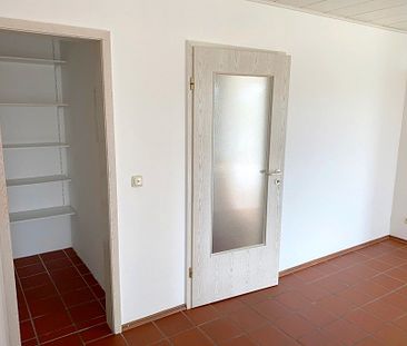 *VERMIETET** Sonnige 3-Zimmer-Wohnung mit Pkw-Stellplatz und Gartennutzung - Photo 2