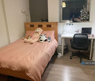 1 bedroom in a flat share to rent - Photo 3