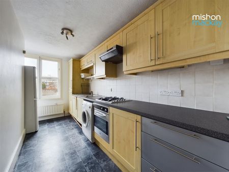 2 bedroom maisonette to rent - Photo 2