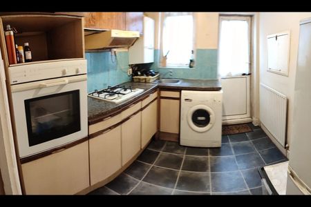 1 Bed Flat, Northbrook Road, IG1 - Photo 3