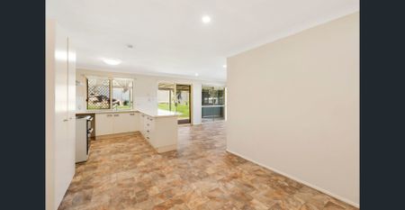 Spacious 4 bedroom family home with Solar - Photo 2