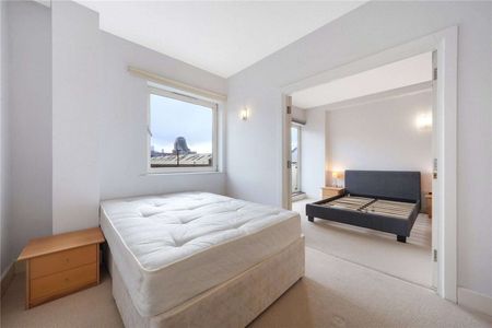 Two bedroom apartment within 0.25 miles from Tower Hill and Aldgate. - Photo 4