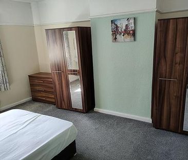 4 bedroom semi-detached house to rent - Photo 1