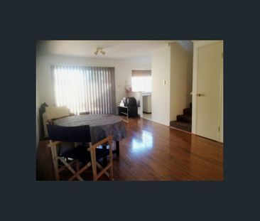 LARGE TOWNHOUSE! - Photo 1