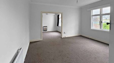 CENTRAL - 4 BEDROOM - Photo 3