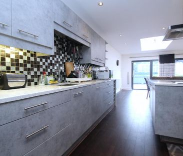 4 bedroom semi-detached house to rent - Photo 3