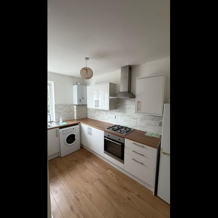 1 Bed Flat, Robin Hood Way, SW15 - Photo 3