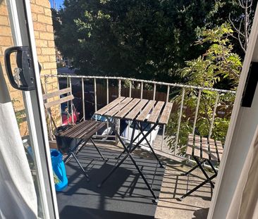 St Kilda East - Photo 6