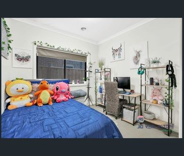 Spacious family living minutes from local shopping!-$520/PW - Photo 5