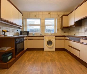 3 Bed - Cotswold Avenue, Lisvane, Cardiff - Photo 5