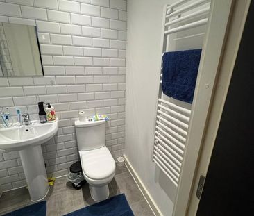 1 Bed Flat, Manchester, M16 - Photo 6