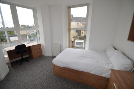5 bedroom flat to rent - Photo 4