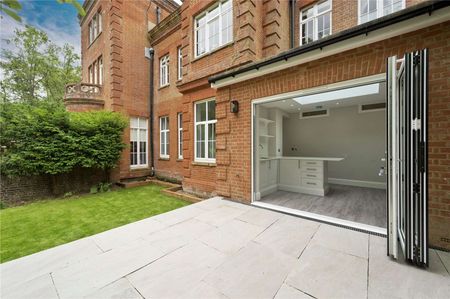 A newly refurbished ground floor two bedroom apartment in the Lavershot Hall development. - Photo 2