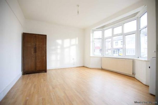 4 bedroom property to rent in Ilford - Photo 1