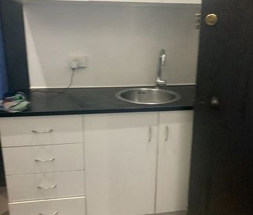 central character half house 2 bedroom plus study - Photo 2