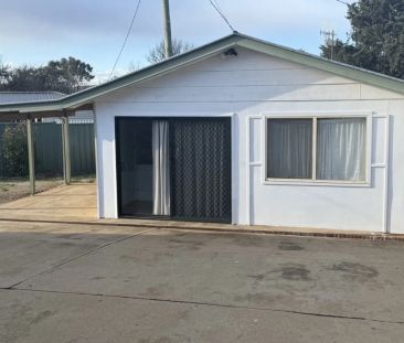 Renovated 1 Bedroom Granny Flat in a Quiet & Private Location - Photo 5