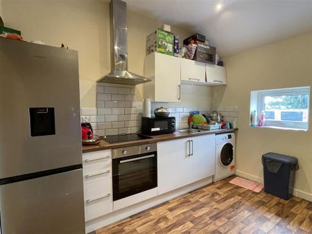 2 bedroom flat to rent - Photo 4