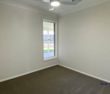 Stylish Four Bedroom Home in Southlakes Estate - Photo 3