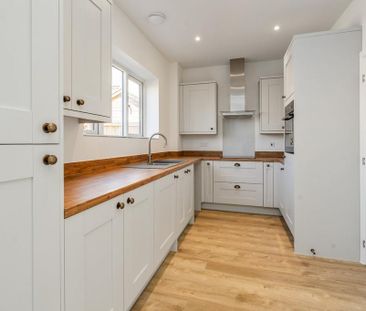 3 bedroom semi-detached house to rent - Photo 4