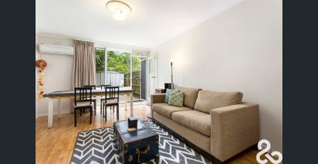 Spacious Ground-Floor Apartment with Oversized Courtyard in Prime Alphington Location - Photo 4