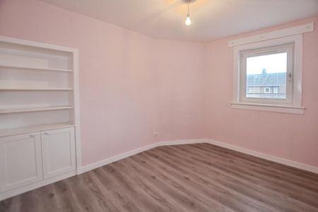 3 bedroom flat to rent - Photo 4