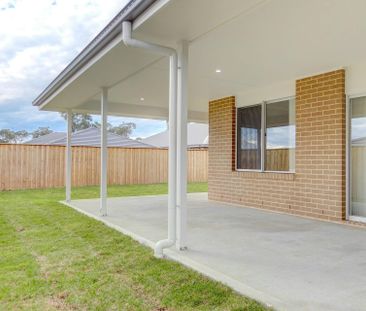 5 Bedrooms - Stylish and Spacious - Photo 2