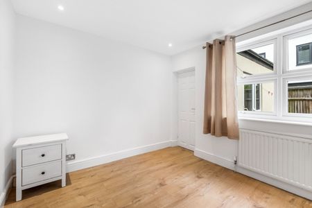 2 Bed Flat, Sprringbank Road, SE13 - Photo 2