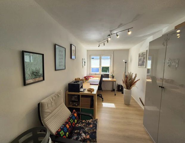 Ruhiges Wohnen im Grünen: 4-Zimmer-Wohnung nahe Waldrand - Foto 1