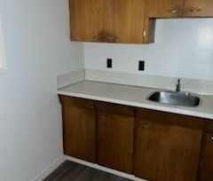 Nice unit in Central Location on West 10th - Photo 3