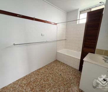 Spacious Apartment with City Glimpses in the Heart of Highgate Hill - Photo 4