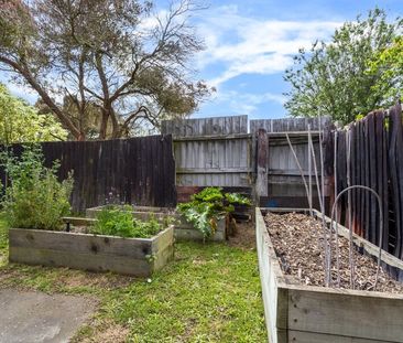 Private pet friendly home that is close to the beach! - Photo 5