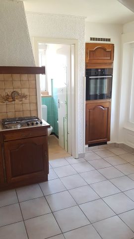 Appartement de 4 pièces au 2ème étage au bord de la rivière - Photo 2
