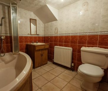 Terraced House to rent on - Photo 6