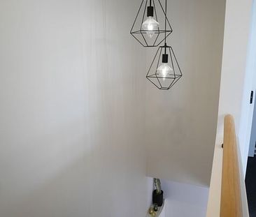 Modern Townhouse With Style - Photo 6