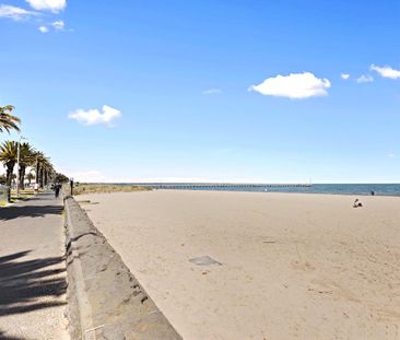 Spacious, Ground Floor Beachside Apartment - Photo 3