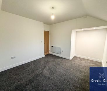 2 bedroom end of terrace house to rent - Photo 4