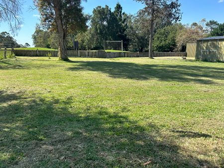Charming Home in South Toowoomba – a Stone's Throw Away to the Golf Course. - Photo 5