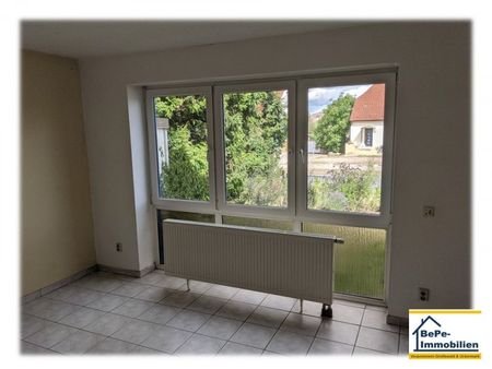 Helle 3- Raumwohnung + PKW- Stellplatz + Gartennutzung möglich - Photo 5