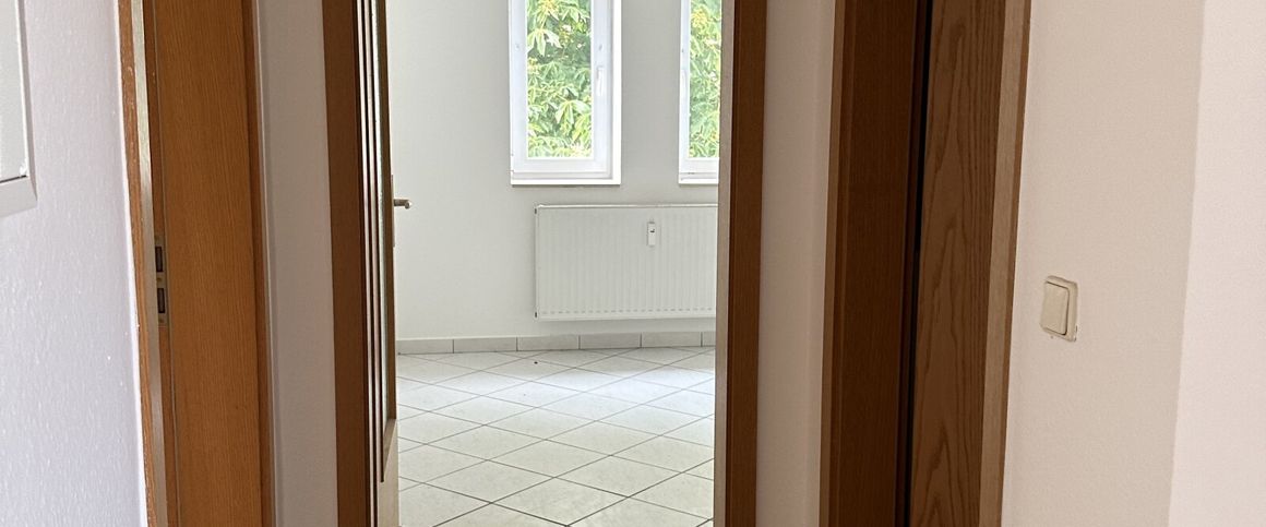 Erfurt: Dachgeschosswohnung mit großem Wohnzimmer und sichtbaren Holzbalken - Foto 1