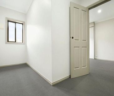 Centrally Located Studio Apartment - Photo 2