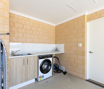 Byford - Photo 2