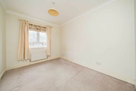 May Bate Avenue, KT2, London - Photo 2