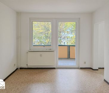Ruhig. Grün. Gemütlich. Helle, bezugsfertige 2-Raum-Wohnung mit Bal... - Foto 1