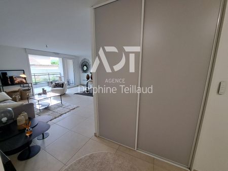 Location Appartement 4 pièces 88m² VOIRON 38500 - Photo 2