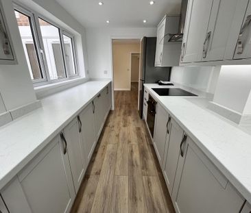 2 bedroom end of terrace house to rent - Photo 2