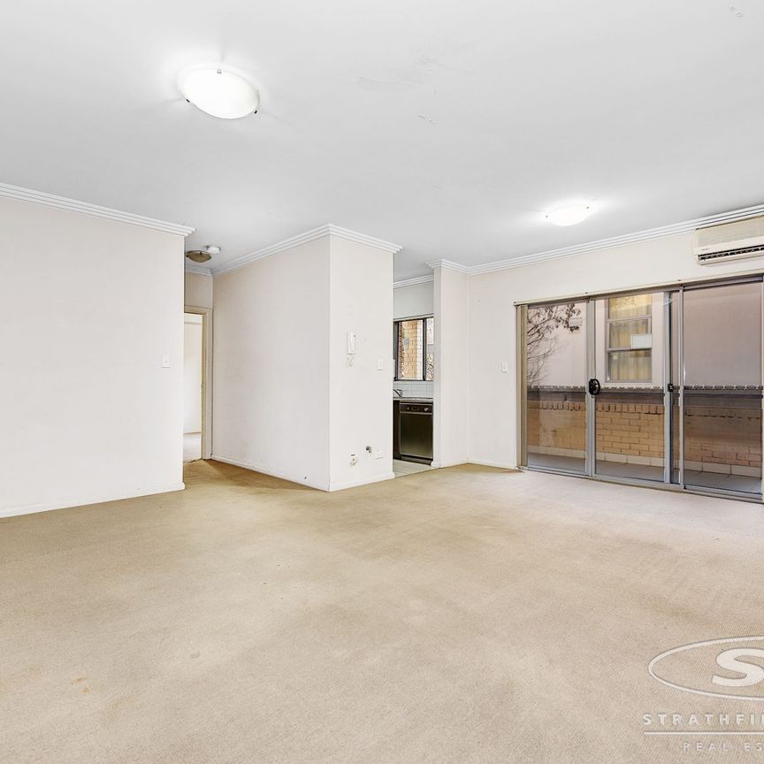 Modern, Conveniently location - Photo 1