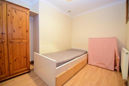 4 bedroom flat to rent - Photo 3