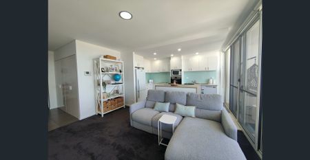 Modern Apartment with Ocean Views & Unbeatable Location - Photo 5